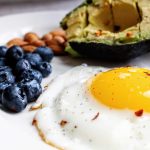Ιδέες για σνακ με αυγό που θα σας κρατήσουν χορτάτους