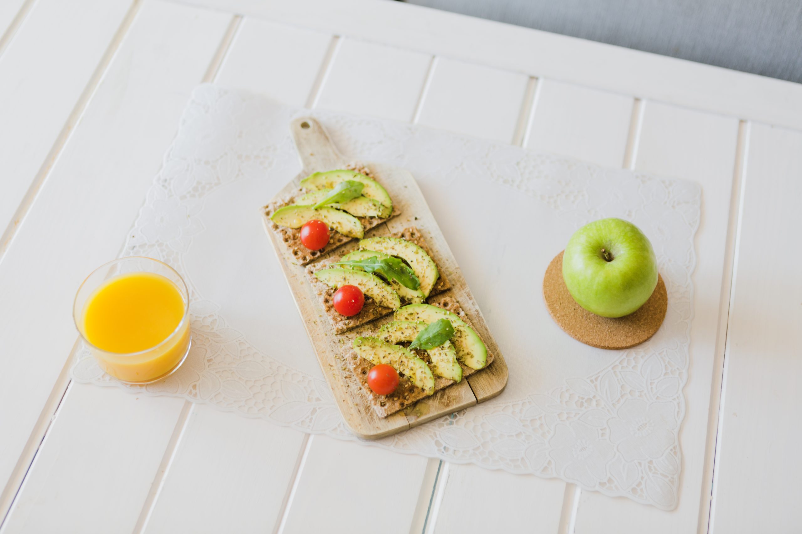 healthy creative snack morning scaled - Ψωμί: To Bασικό προϊόν της διατροφής μας έχει υψηλό γλυκαιμικό δείκτη!