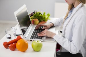 diet concept with female scientist healthy food 1 300x200 - 7+1 Tips για μια Υγιεινή Vegan Διατροφή!